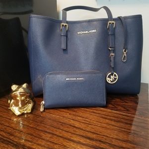 💎BOGO Michael Kors Navy Jet Set Tote /Wallet set